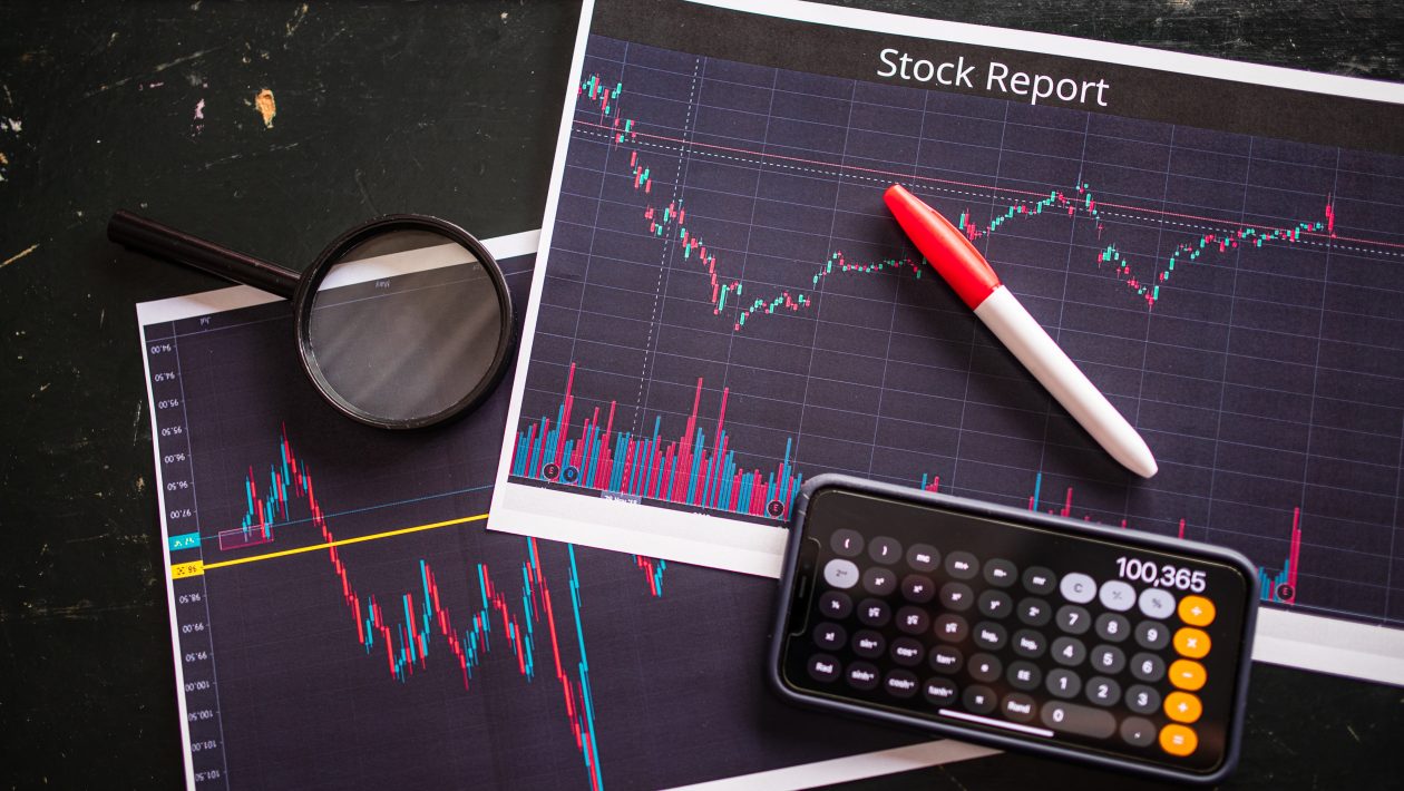 THE DIFFERENCE BETWEEN SHARES AND DEBENTURES